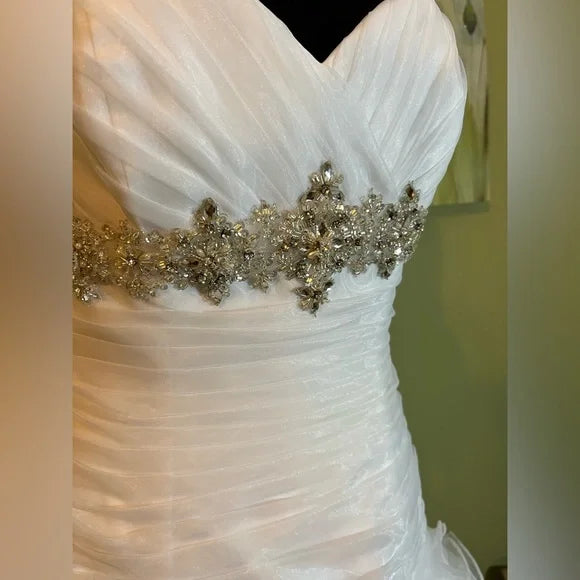 Clearance Sale: Sweetheart Neckline & Pleated Rhinestone Bodice Wedding Gown with Ruffled Skirt